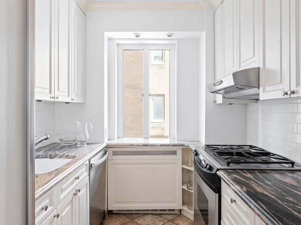 135 East 71st Street 9D, New York NY 10021