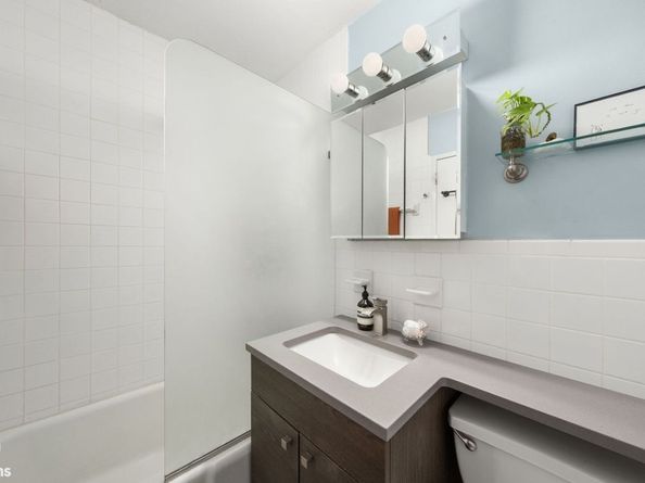 205 3rd Avenue 17L, New York NY 10003