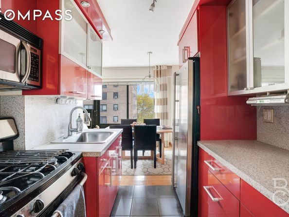 33-47 14th Street 6C, Queens NY 11106