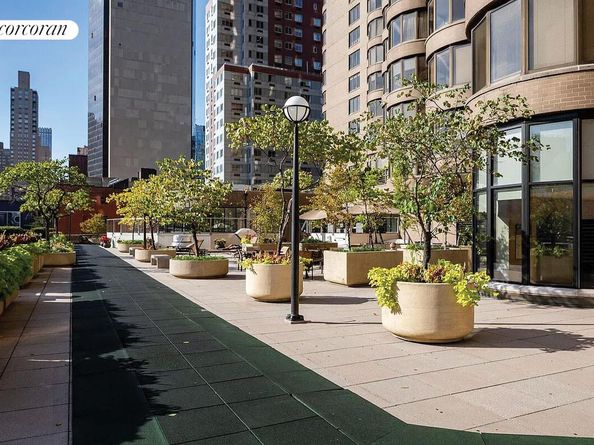 330 East 38th Street 50F, New York NY 10016