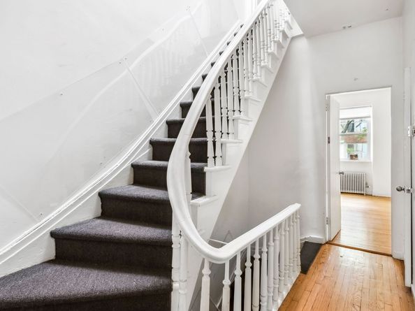 209 East 48th Street, New York NY 10017