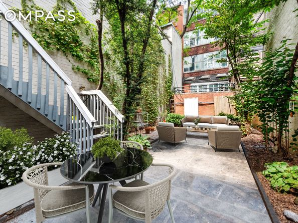 209 East 48th Street, New York NY 10017