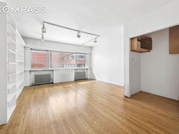209 East 48th Street, New York NY 10017