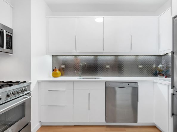 45 Sutton Place S 11J, New York NY 10022