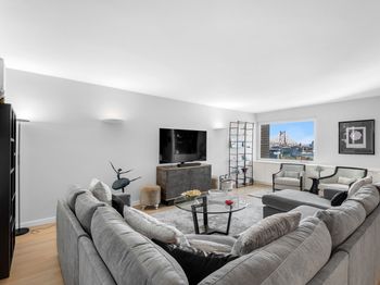 45 Sutton Place S