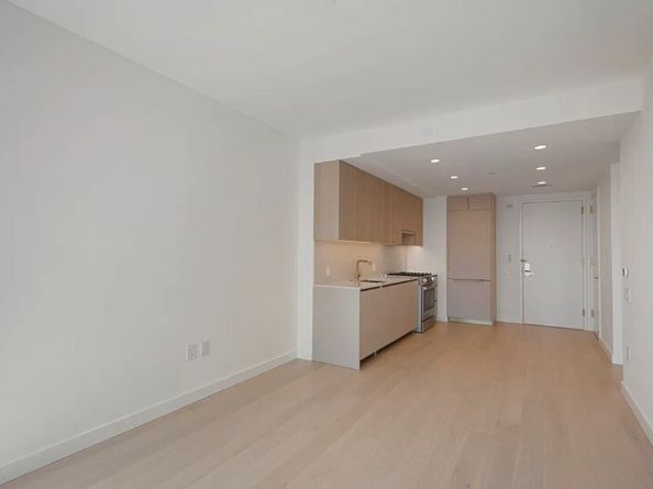 3 Court Square 2509, Queens NY 11101