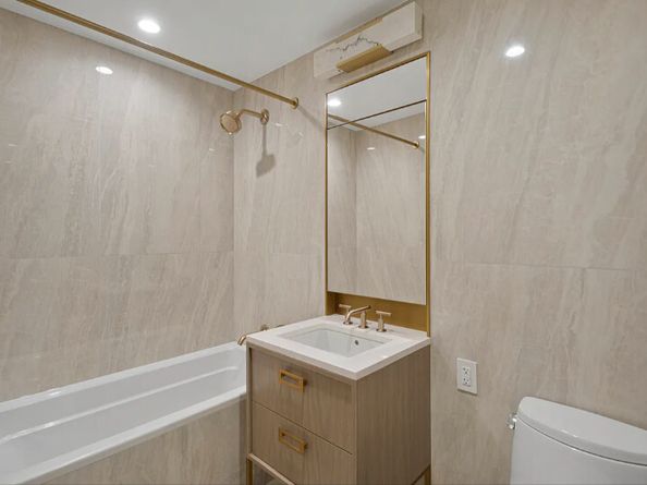 3 Court Square 2509, Queens NY 11101