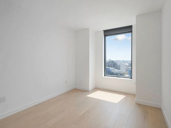 3 Court Square 2509, Queens NY 11101