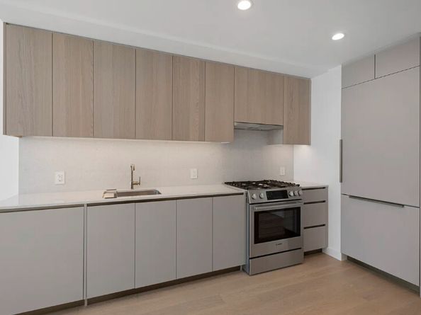 3 Court Square 2509, Queens NY 11101