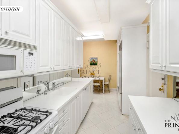 480 Park Avenue 8A, New York NY 10022