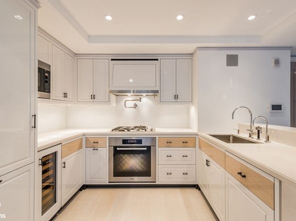 21 East 61st Street 5F, New York NY 10065