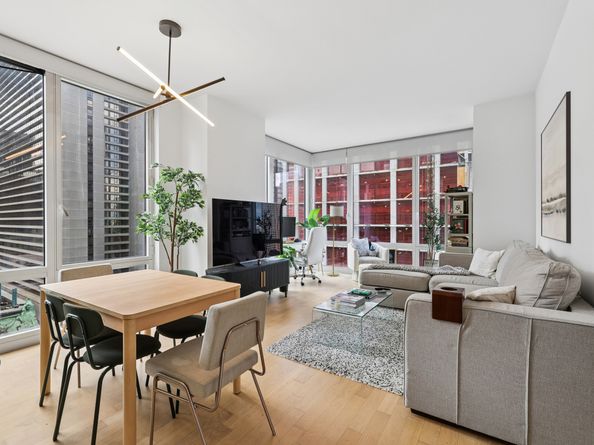 247 West 46th Street 2204, New York NY 10036