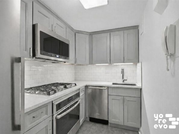 411 East 53rd Street 12B, New York NY 10022