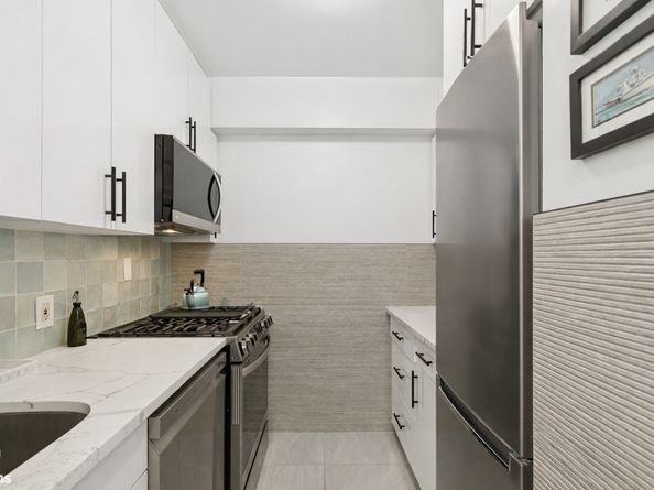 170 West 23rd Street 4B, New York NY 10011