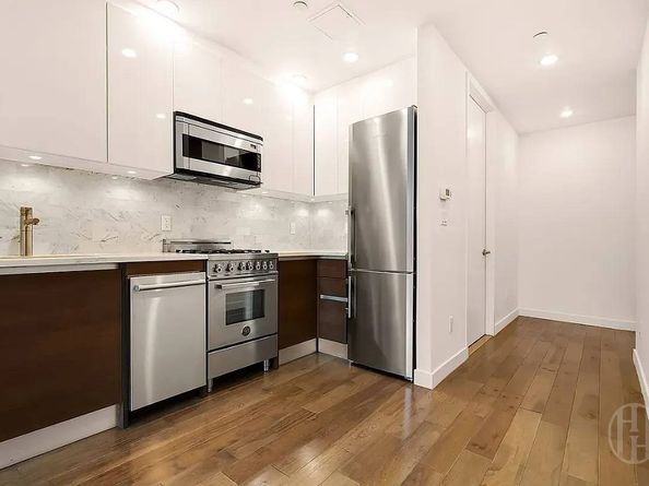 11-35 45th Avenue 3H, Queens NY 11101