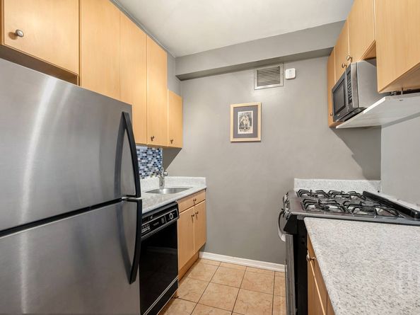 280 Rector Place 8A, New York NY 10280