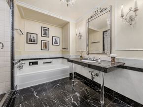 781 5th Avenue 1611, New York NY 10022