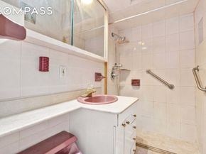 370 Ocean Parkway 8H, Brooklyn NY 11218