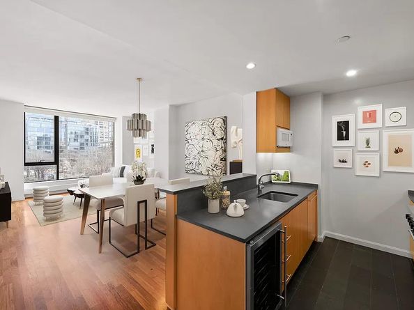 255 Hudson Street 5AW, New York NY 10013