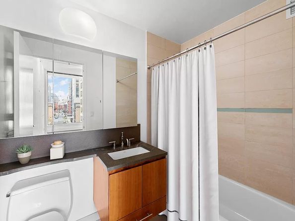 255 Hudson Street 5AW, New York NY 10013