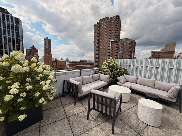 303 Greenwich Street 6C, New York NY 10007