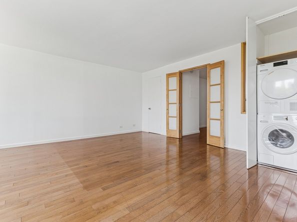 303 Greenwich Street 6C, New York NY 10007