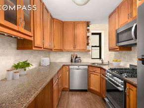 250 West 16th Street 1F, New York NY 10011