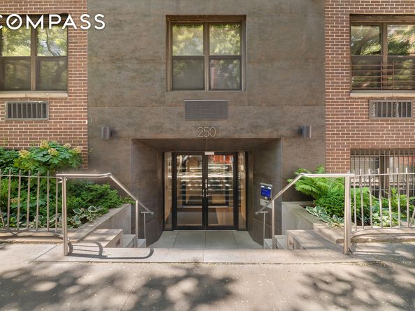 250 West 16th Street 1F, New York NY 10011