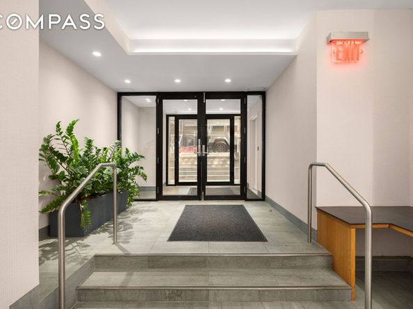 250 West 16th Street 1F, New York NY 10011