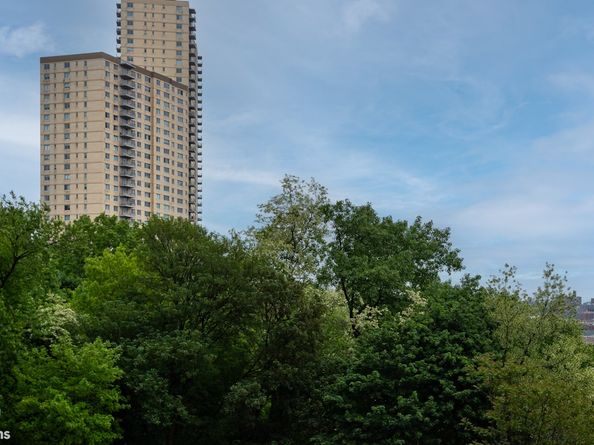 2500 Johnson Avenue 3B, Bronx NY 10463