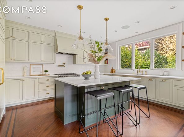 689 East 17th Street TWNHSE, Brooklyn NY 11230