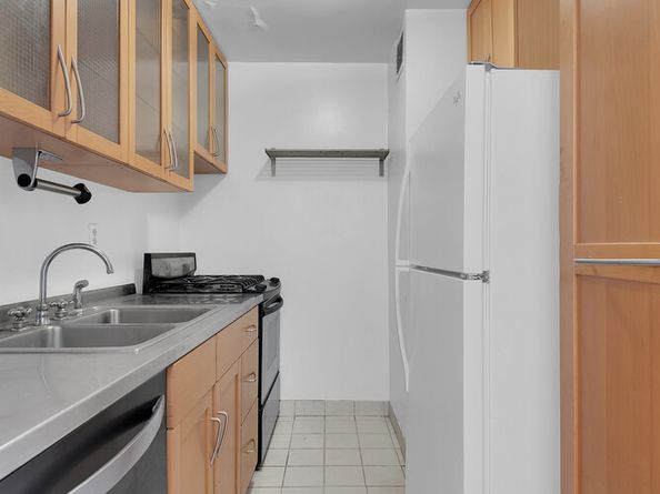 160 West End Avenue 19L, New York NY 10023