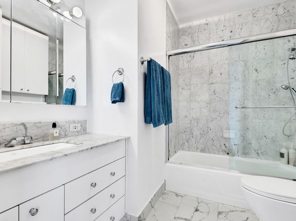 303 East 43rd Street 25B, New York NY 10017