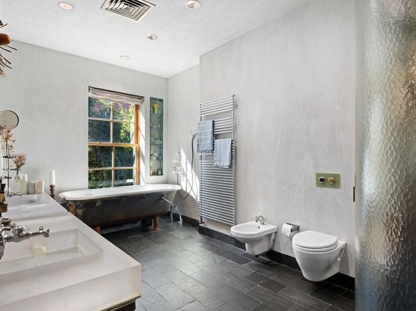 527 Hudson Street 3/4, New York NY 10014