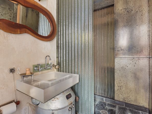 527 Hudson Street 3/4, New York NY 10014