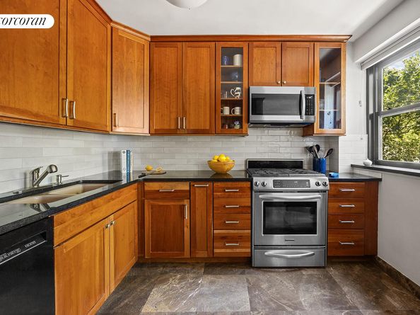 365 Clinton Avenue 4H, Brooklyn NY 11238
