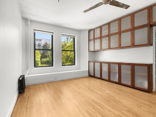 149 Ave C 2F, New York NY 10009