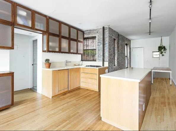 149 Ave C 2F, New York NY 10009