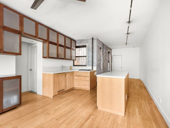 149 Ave C 2F, New York NY 10009