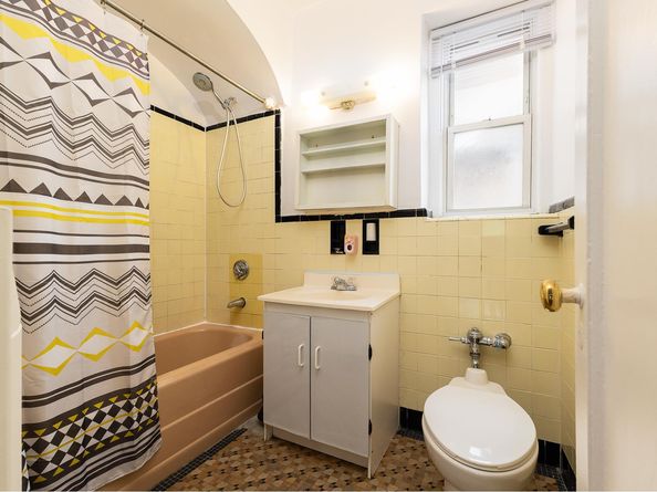 570 Ocean Parkway 4E, Brooklyn NY 11218