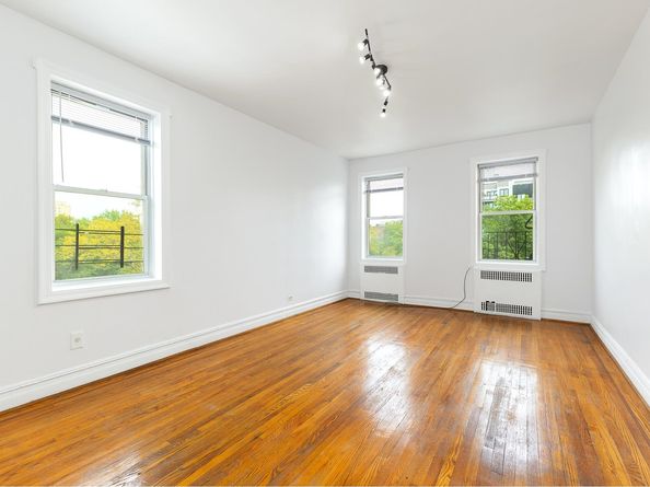 570 Ocean Parkway 4E, Brooklyn NY 11218