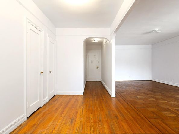 570 Ocean Parkway 4E, Brooklyn NY 11218