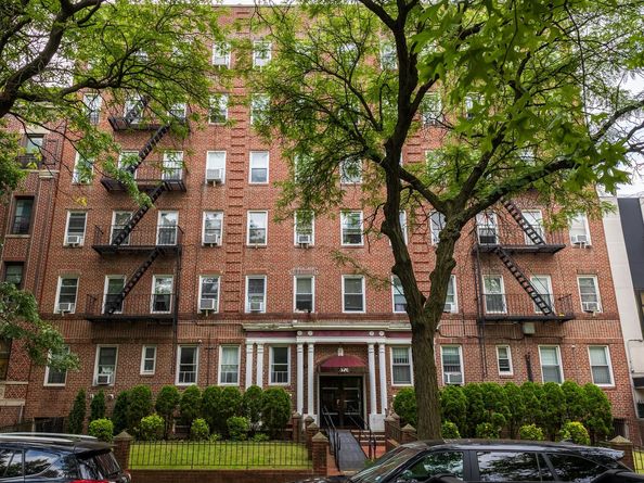 570 Ocean Parkway 4E, Brooklyn NY 11218