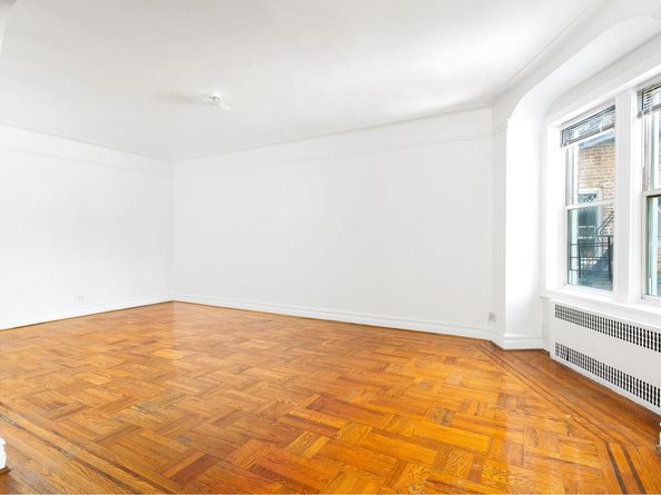 570 Ocean Parkway 4E, Brooklyn NY 11218
