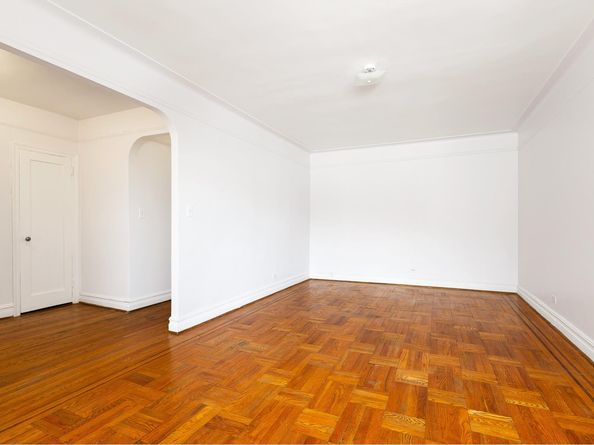 570 Ocean Parkway 4E, Brooklyn NY 11218