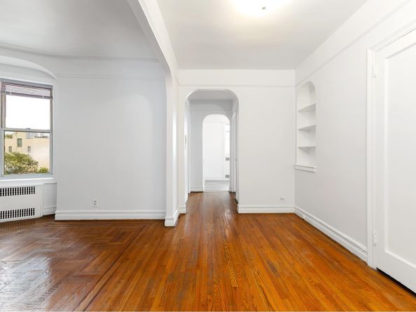 570 Ocean Parkway 4E, Brooklyn NY 11218