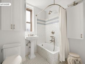 136 Waverly Place 14E, New York NY 10014