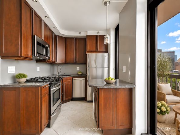 24 East 7th Street 11B, New York NY 10003