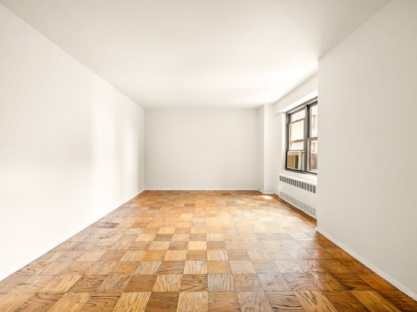 415 Grand Street E1402, New York NY 10002