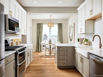 888 S Valentia Street